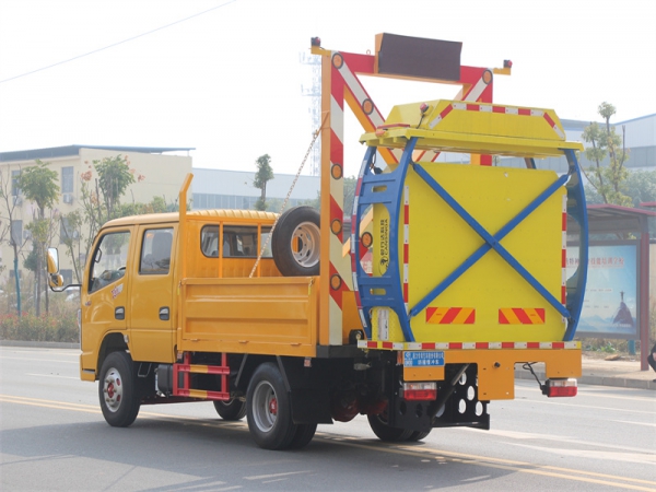 东风D6防撞缓冲车